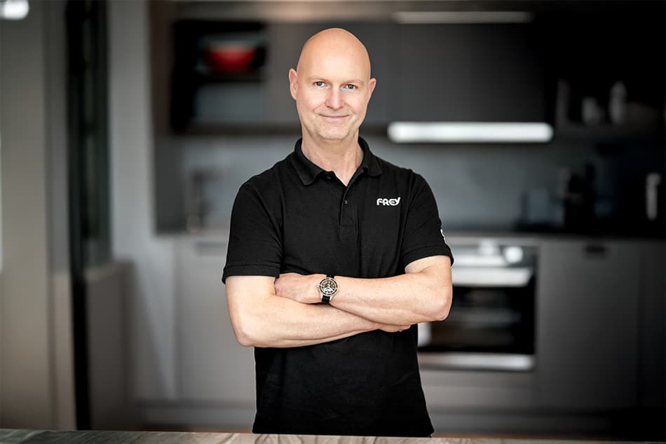 Portrait de Holger Uhrig, conseiller spécialisé en agencement intérieur chez Frey