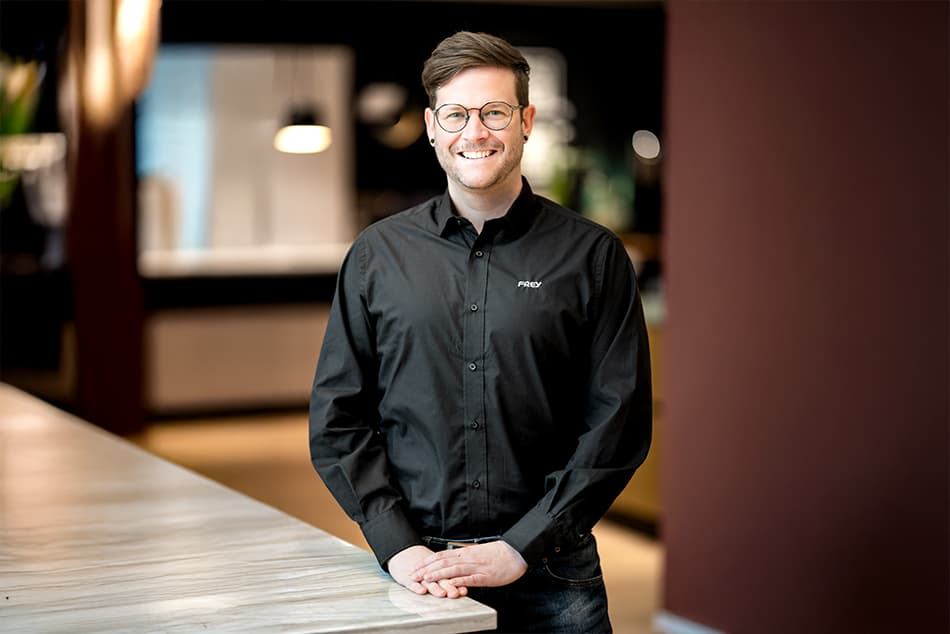 Portrait de Jonas Kuntz, conception et conseil en escaliers chez Frey