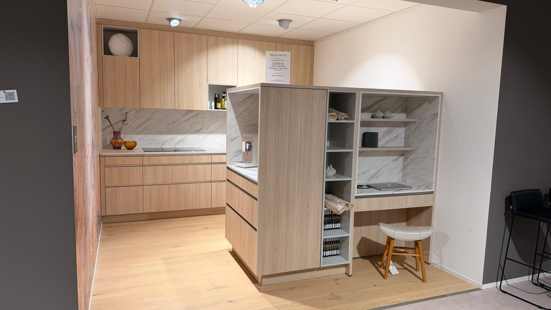 elementa AV 2040 en chêne clair avec plan de travail Carrara blanc — vue 2